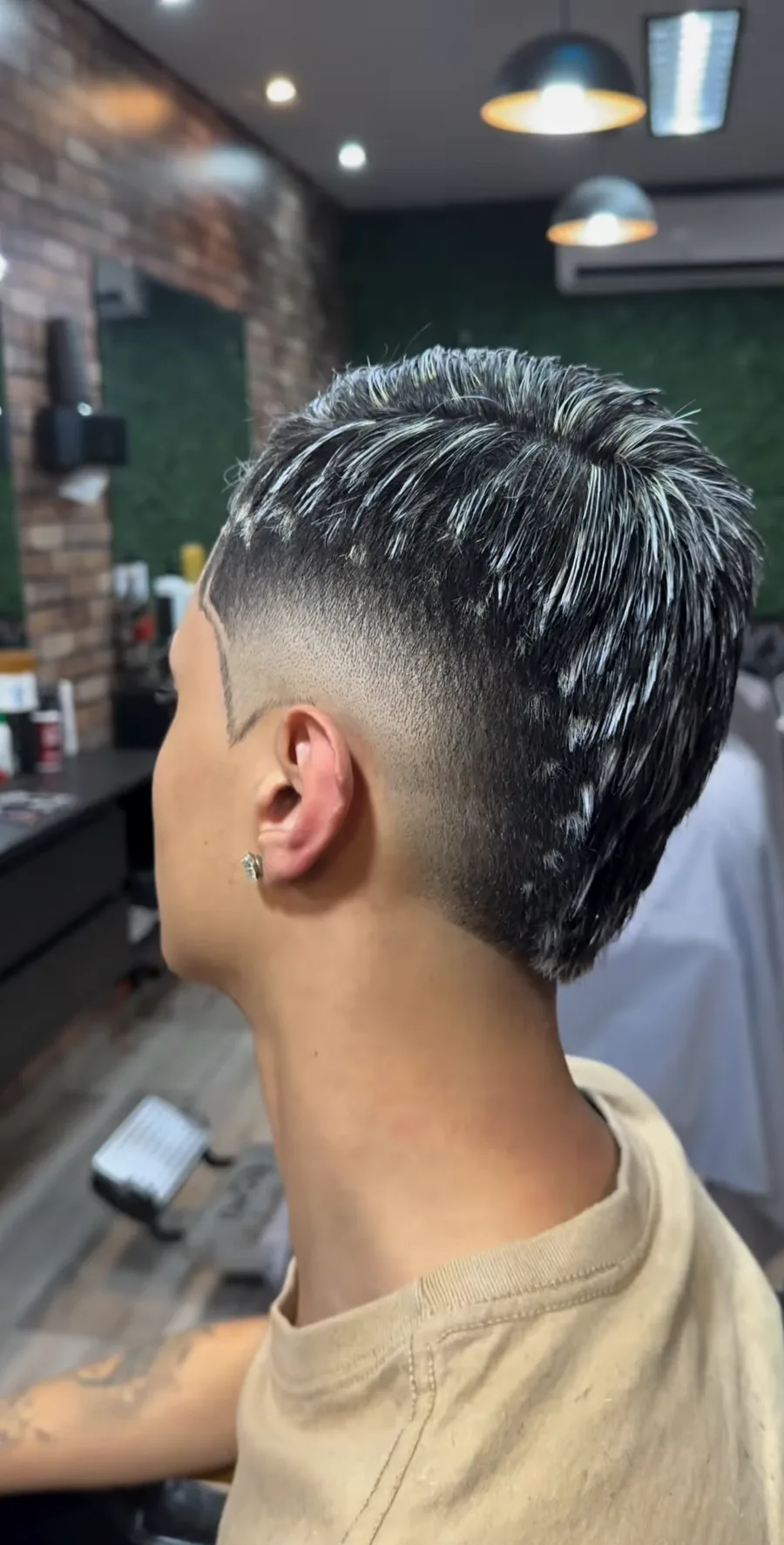 Degradê alto com luzes platinadas